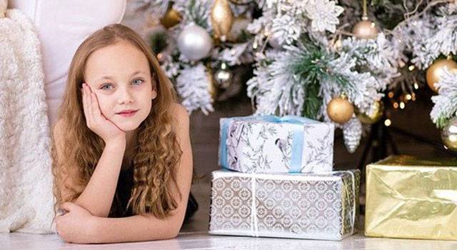 girl holiday gifts blog image
